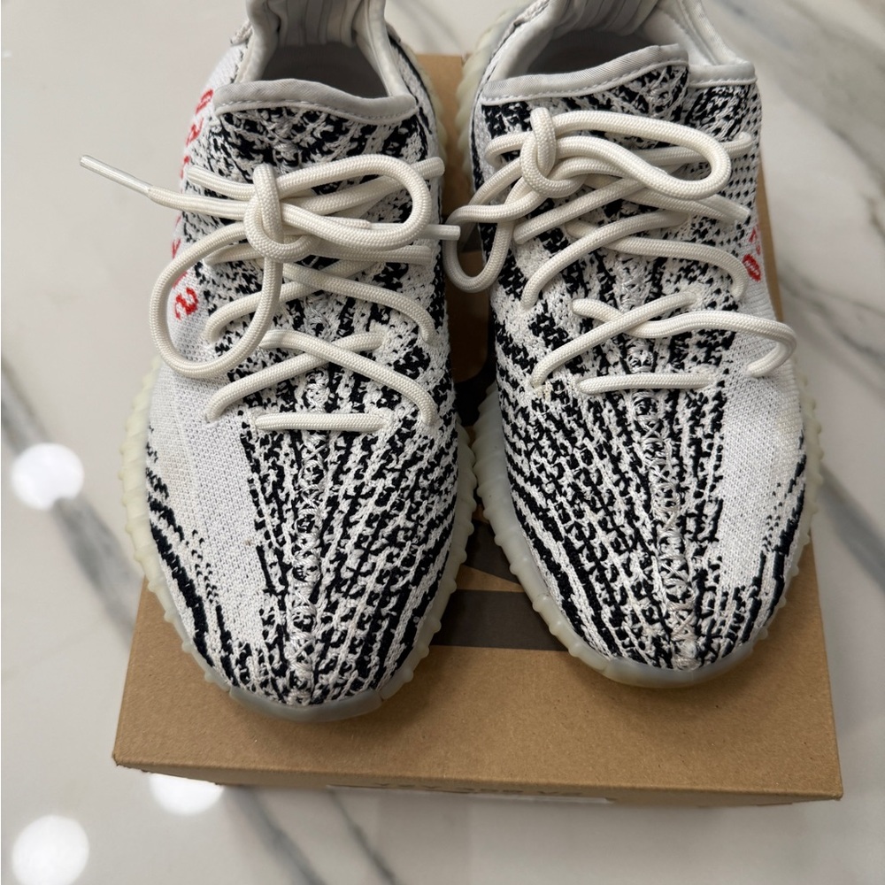 Yeezy 350 - Picture 3 of 4